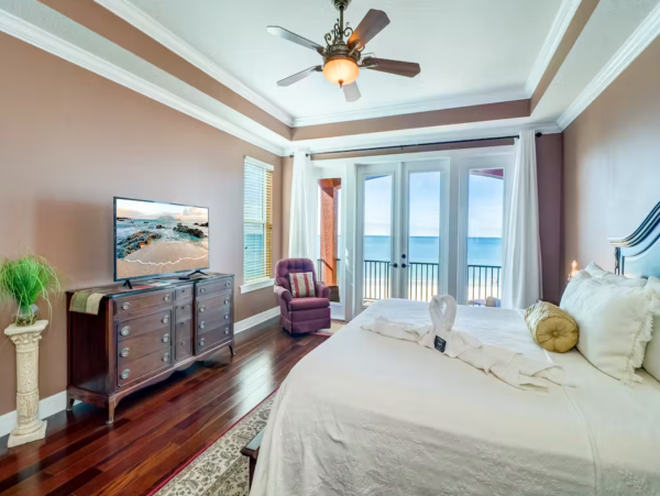 Luxury Treasure Island Vacation Home Sleeps Ten Guests